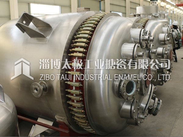 為什么搪玻璃反應(yīng)釜設(shè)備是目前最理想的藥化設(shè)備？