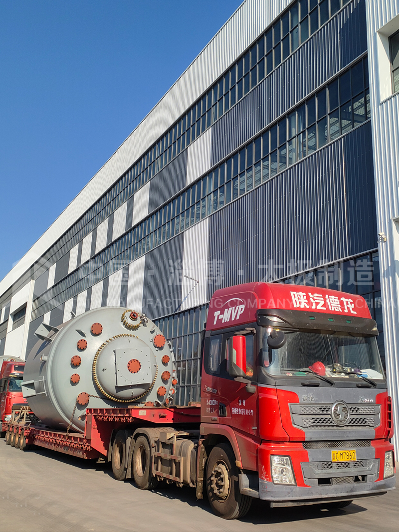 震撼！批量太極 6 萬升搪玻璃反應(yīng)釜今日發(fā)貨