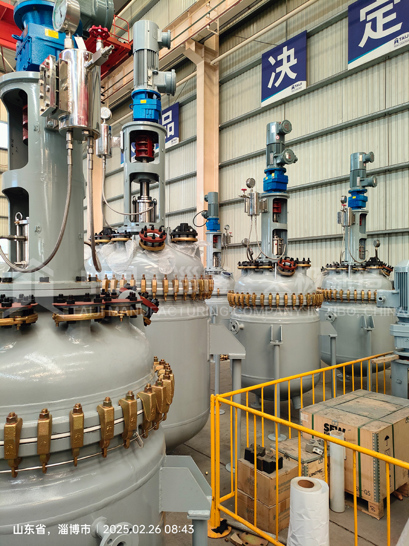 太極搪玻璃設(shè)備出口車間直擊：品質(zhì)出海正當時